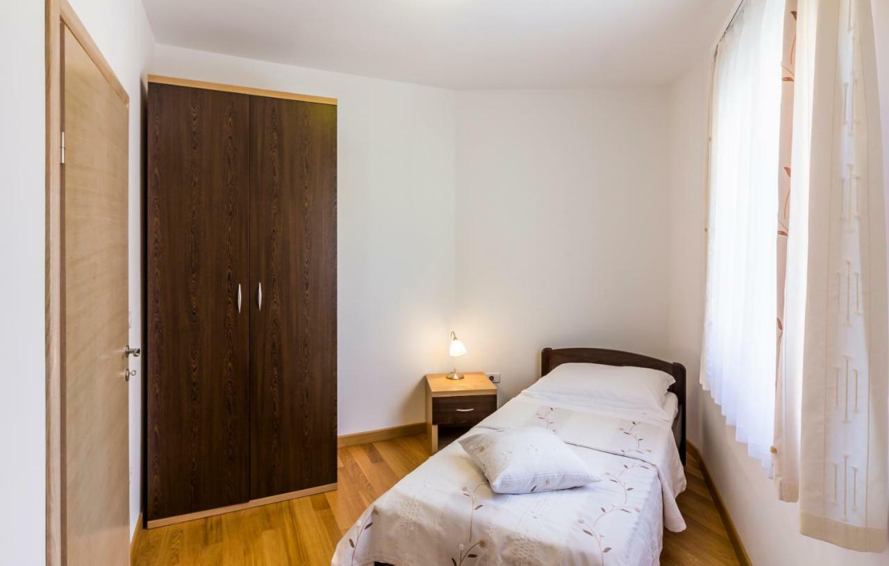 Apartman Kp Medulin Exterior foto